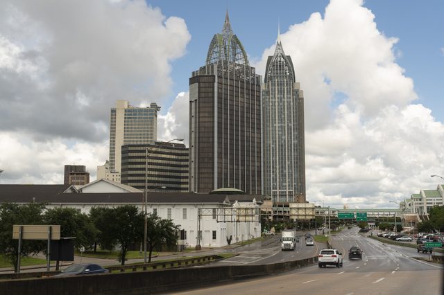 Alabama cityscape representing spousal support and divorce financial planning under state alimony law