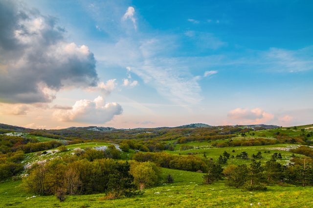 Kentucky mountain landscape representing accessible DIY divorce filing and self-help court resources