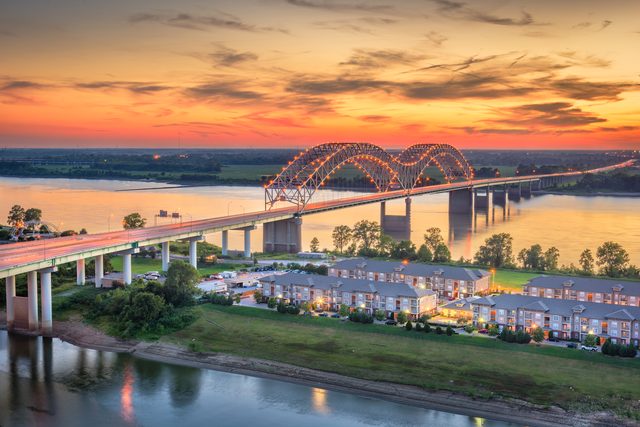 Mississippi cityscape representing spousal support and divorce financial planning under state alimony law