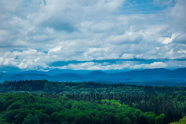 New Hampshire mountain landscape representing DIY divorce filing options